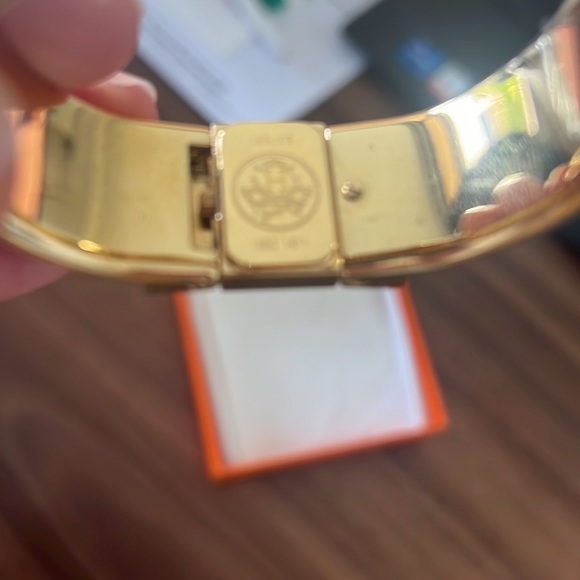 Hermes Bracelet Watch Gold Tone Includes Box - Picture 7 of 7